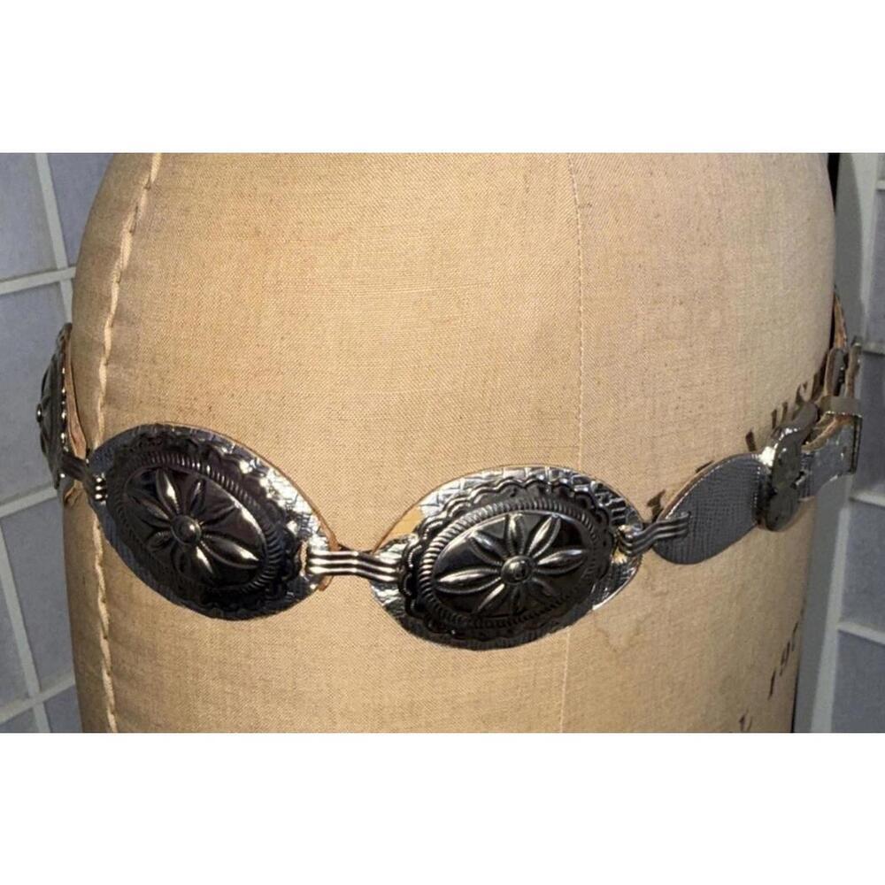 Vintage Y2K Silver Tone Stamped Metal Boho Western Rodeo Concho‎ Style Belt